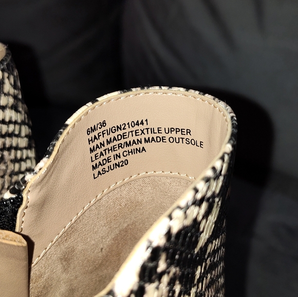 BCBG Haffi Snakeskin-Embossed Silver Heeled Ankle Booties Size 6 - Picture 6 of 9